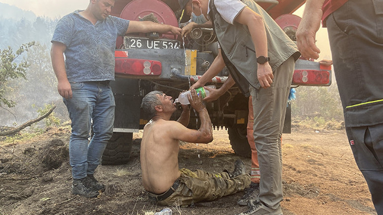 Alevlerle mücadelede son durum | Eskişehir’deki orman yangını Afyonkarahisar’a sıçradı