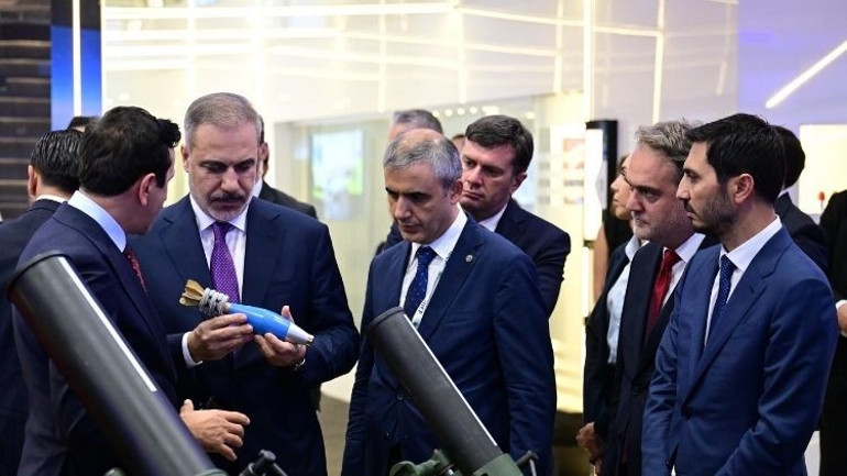 Dışişleri Bakanı Hakan Fidan, IDEF 2025’i ziyaret etti