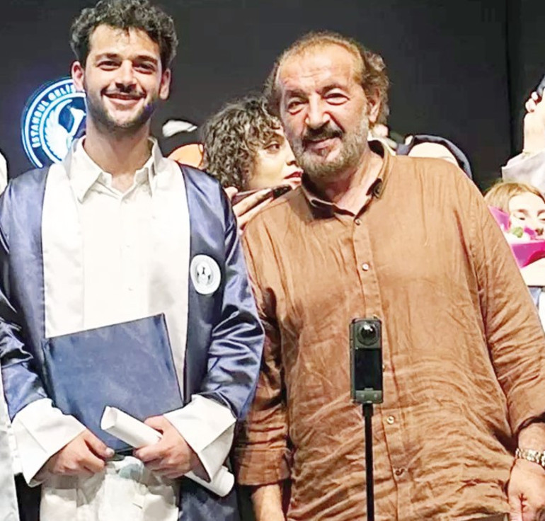 Usta oyuncunun büyük gururu Kızım onur belgesiyle mezun oldu