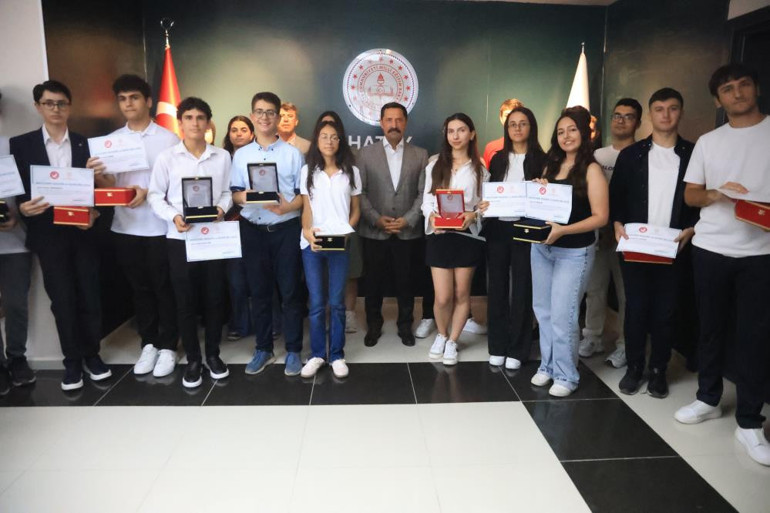 LGSde birinci olan 5 öğrenciye burs verilecek 9 ay boyunca sürecek