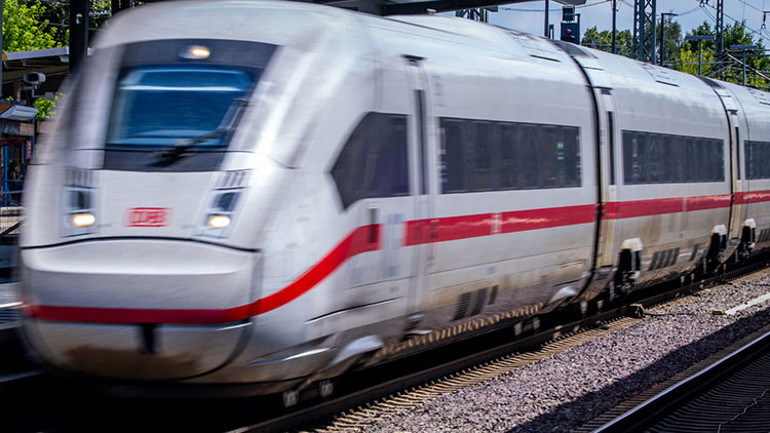 400 yolcu 6 saat tünelde mahsur kaldı