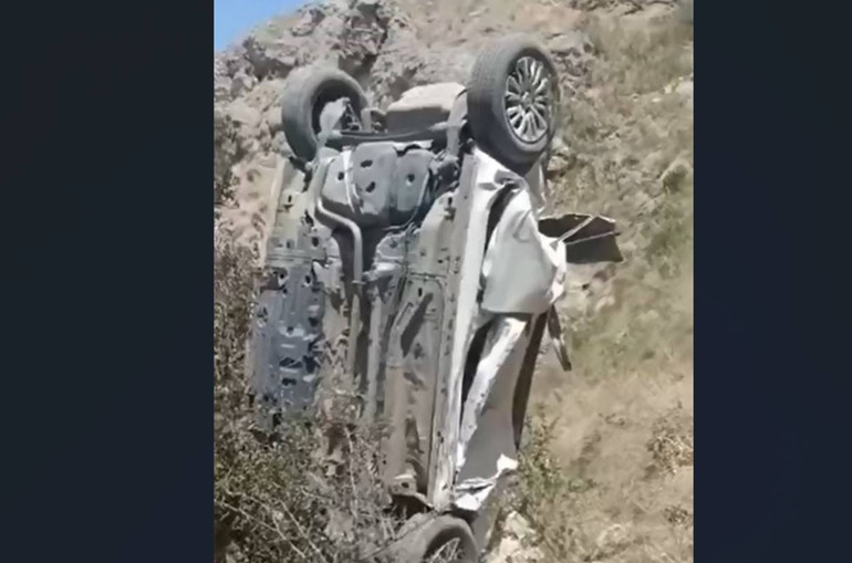 Yemek molası veren operatör el frenini çekmeyi unuttu Otomobildeki 1 can kaybı, 1 yaralı