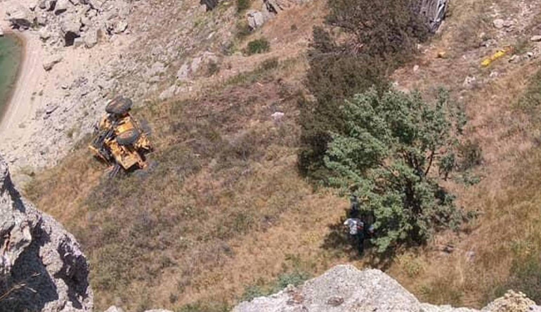 Yemek molası veren operatör el frenini çekmeyi unuttu Otomobildeki 1 can kaybı, 1 yaralı