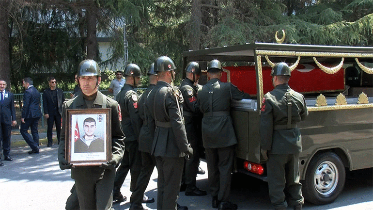 Hatayda şehit olan muhafız er Hayrullah Hamit Karaman son yolculuğuna uğurlandı