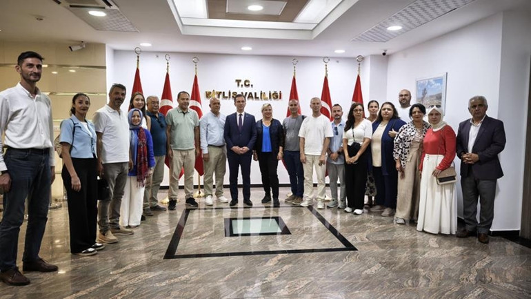 Dağlarına bahar gelmiş memleketimin