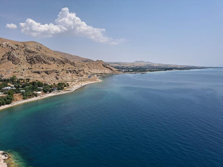 Dağlarına bahar gelmiş memleketimin