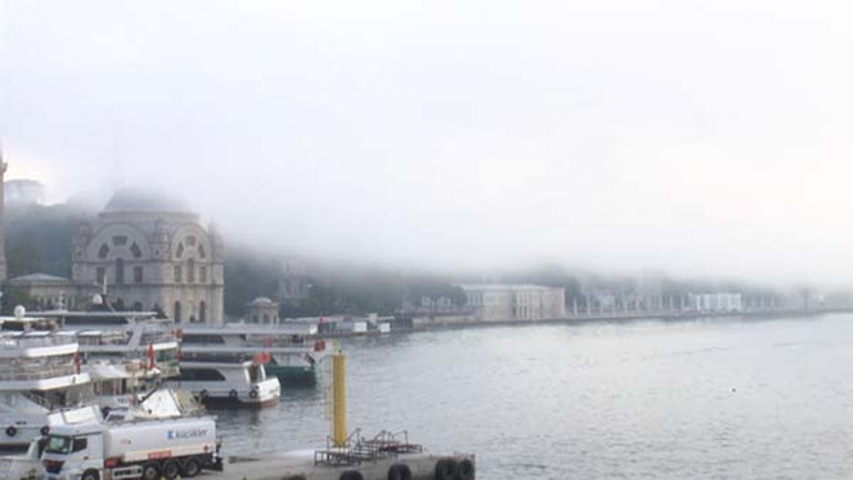 İstanbul sis altında kaldı: Görüş mesafesi düştü