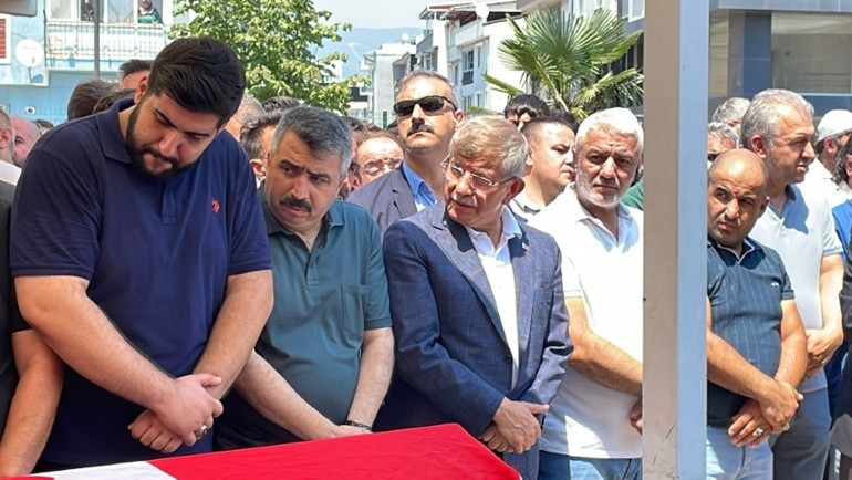 Yeşil vatan için gönüllü oldu, kaza sonucu yaşamını yitirdi... Acılı evlattan göz yaşartan veda: Bayrağa sarılı tabutunu öpüp ağladı