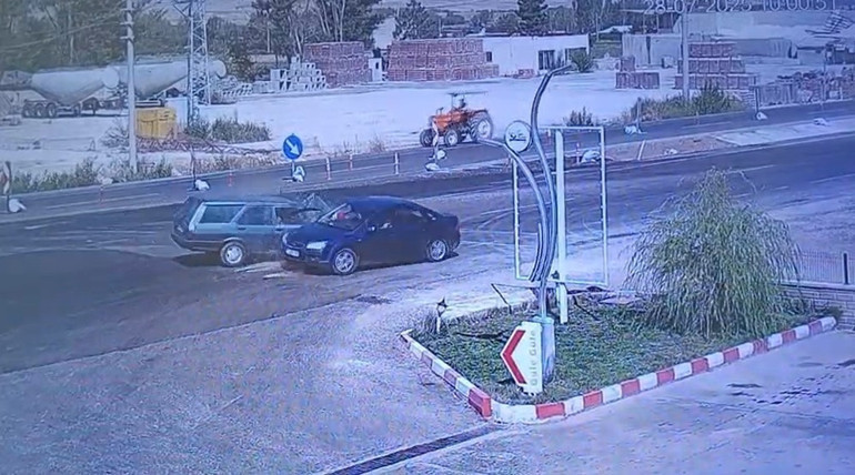 Ispartada iki otomobil çarpıştı: 1i ağır 8 yaralı
