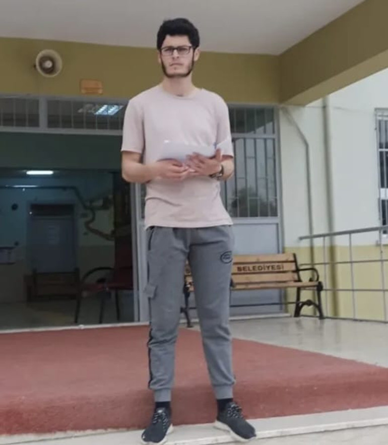 24 yaşındaki intörn doktorun kahreden ölümü... 8 ay önce vefat eden annesinin yanına defnedildi