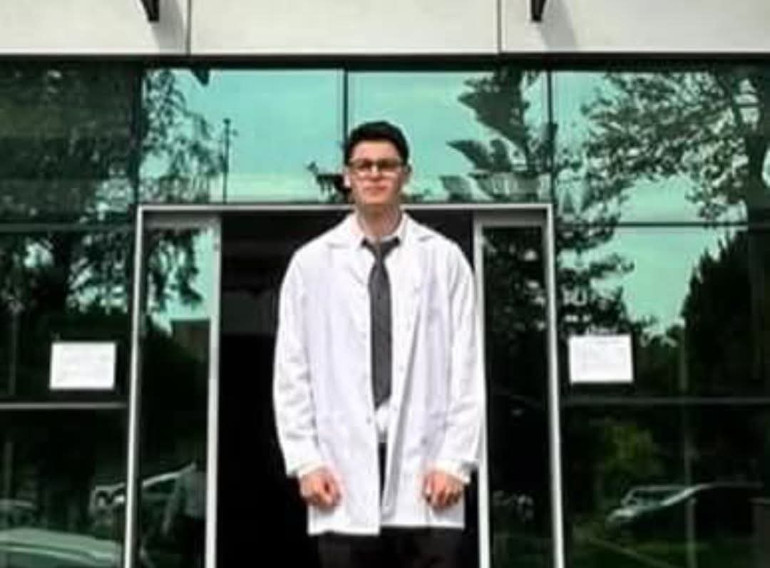 24 yaşındaki intörn doktorun kahreden ölümü... 8 ay önce vefat eden annesinin yanına defnedildi