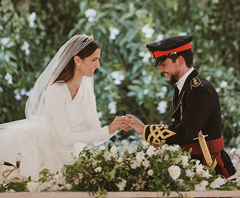 Kızım benim, bir yıl ne çabuk geçti... Daha dün el kadar bebektin... Artık abla bile oldun