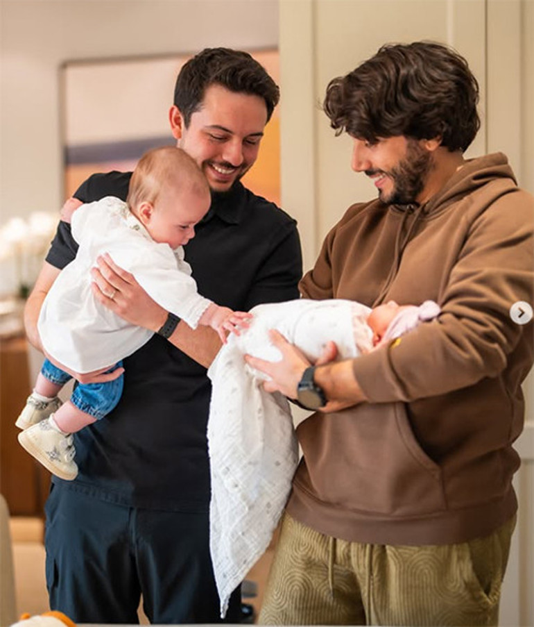 Kızım benim, bir yıl ne çabuk geçti... Daha dün el kadar bebektin... Artık abla bile oldun