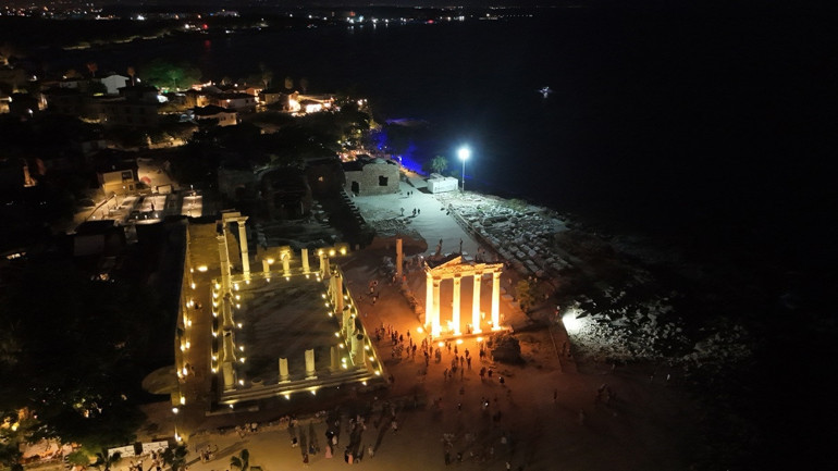 Side Antik Kenti gece görüntüsüyle büyülüyor