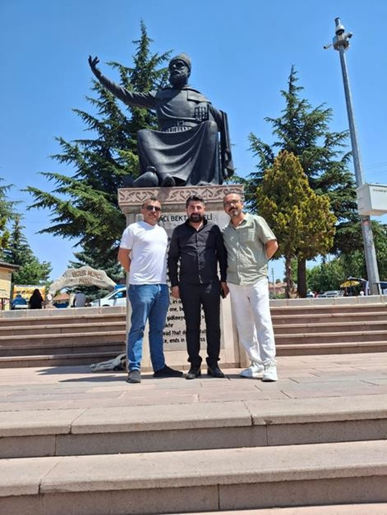 Dualar edildi lokmalar paylaşıldı