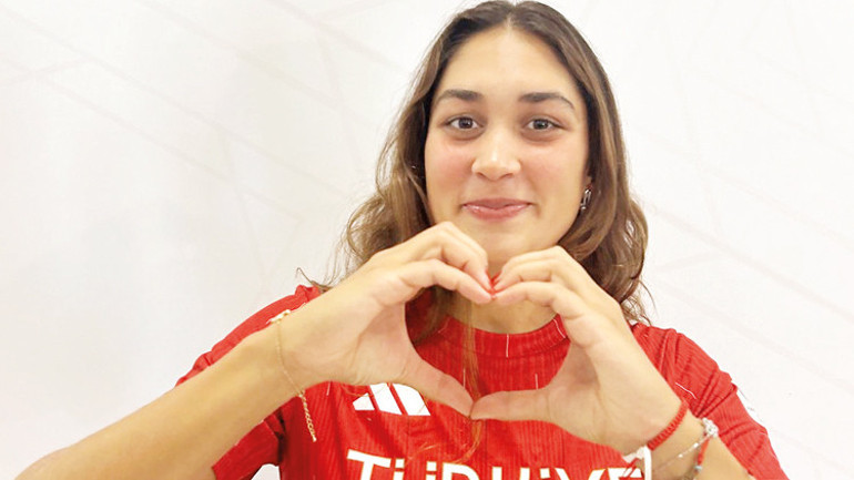 Bravo Zehra: Kulaç da atarım kariyer de yaparım