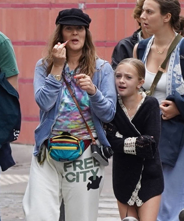 Annesi ona çok çektirmişti... Kendi kızlarına melek gibi anne oldu