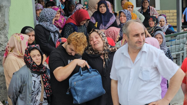 Gazeteci Cem Küçükün babası son yolculuğuna uğurlandı