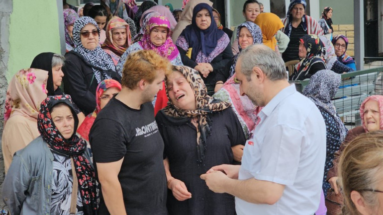 Gazeteci Cem Küçükün babası son yolculuğuna uğurlandı