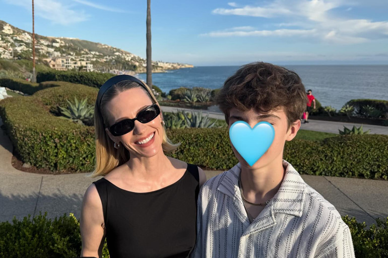 Oğlu neredeyse boyunu aştı babasının kim olduğunu yıllardır açıklamadı