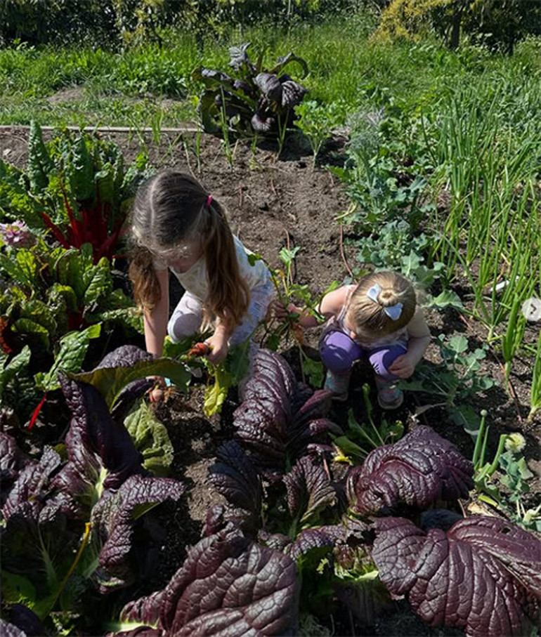 İyi bak evladım... Büyüyünce senin dostun olacak
