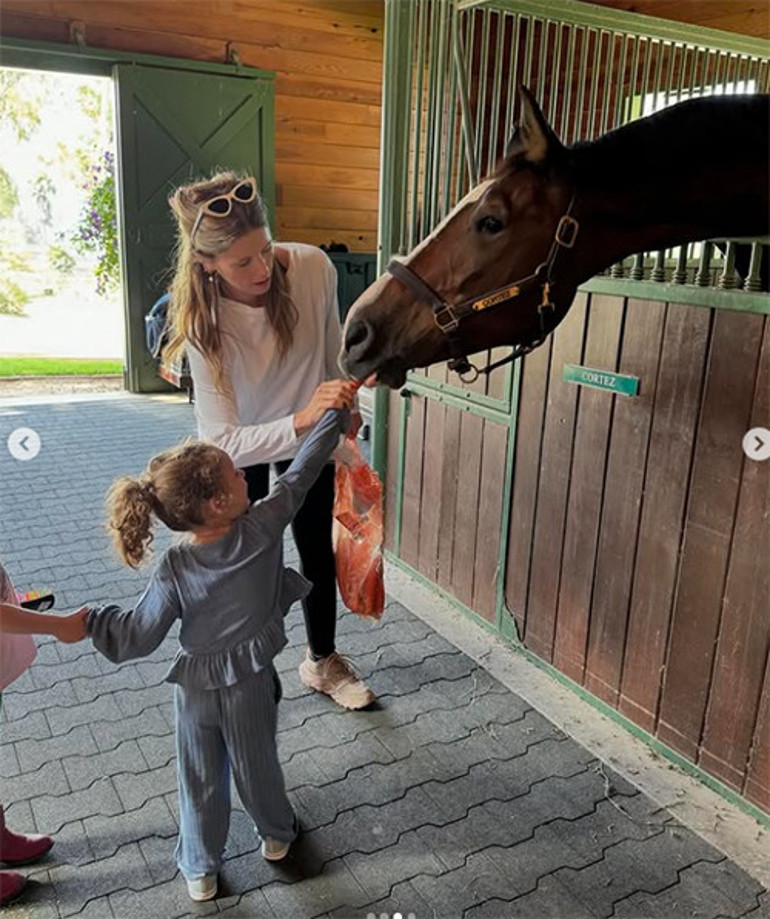 İyi bak evladım... Büyüyünce senin dostun olacak