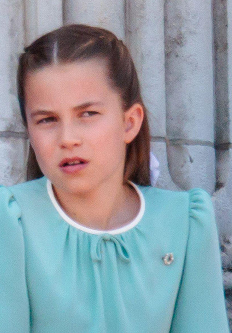 Koskoca kraliyet ailesiyiz demediler... Biricik kızlarına nazar değmesin diye önlem bile almışlar