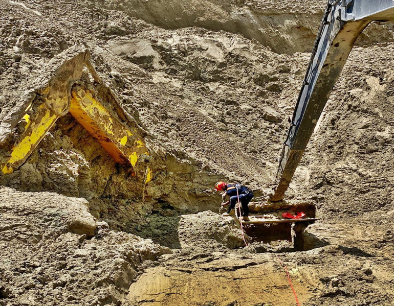 Silivrideki göçükten acı haber Kepçe operatörünün cansız bedeni bulundu