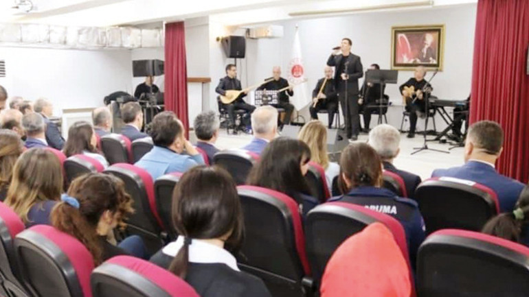 Cezaevlerinde resital