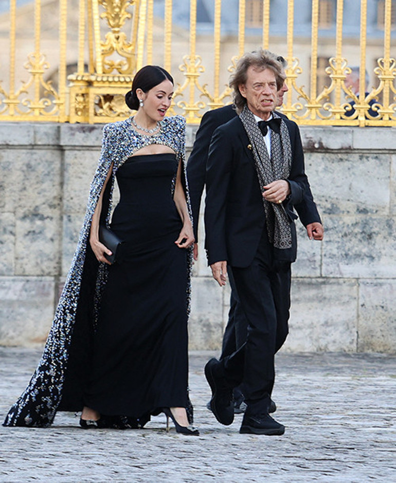 44 yaş genç sevgilisinden bir çocuk daha hayal ediyor... Herkesin torunu sandığı en küçük oğlunun mutlu gününü kutladı