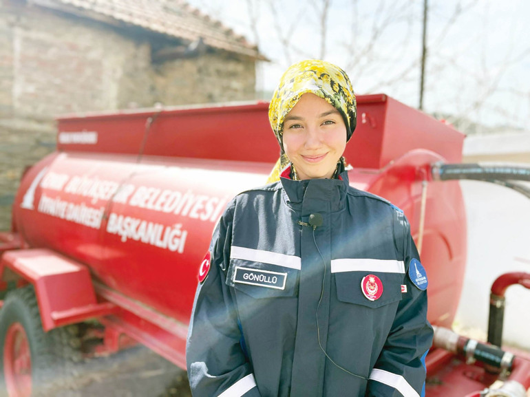 Tankerleriyle alevleri önce onlar karşılıyor