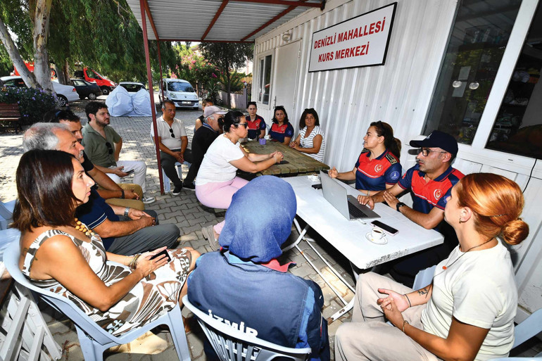 Tankerleriyle alevleri önce onlar karşılıyor