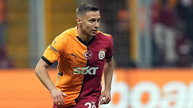Galatasarayda bir ayrılık daha Yıldız futbolcu eşyalarını toplayıp İstanbuldan ayrıldı