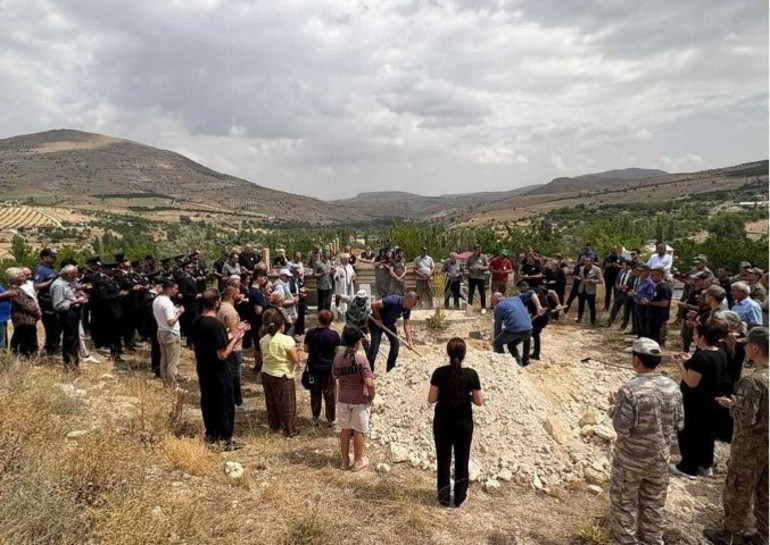 Şehidin naaşı 26 yıl sonra memleketinde toprağa verildi