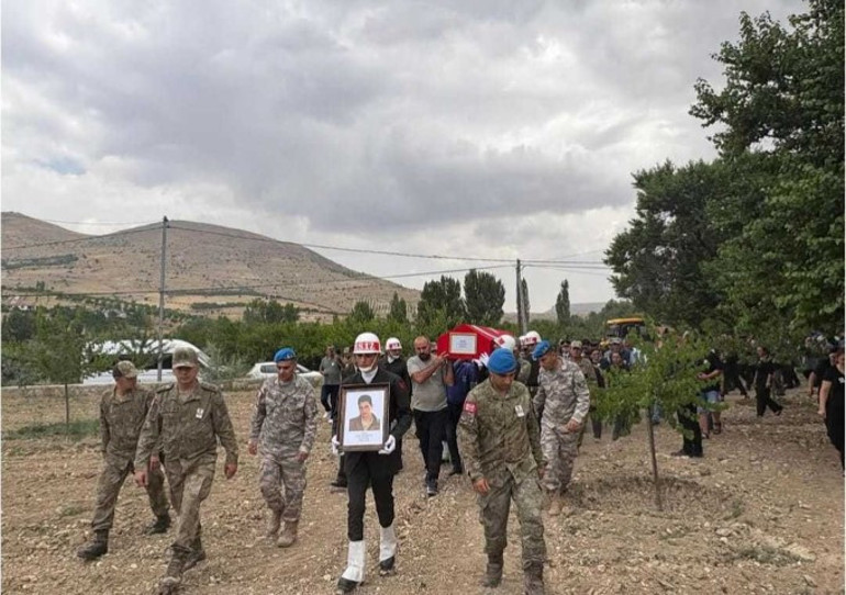 Şehidin naaşı 26 yıl sonra memleketinde toprağa verildi