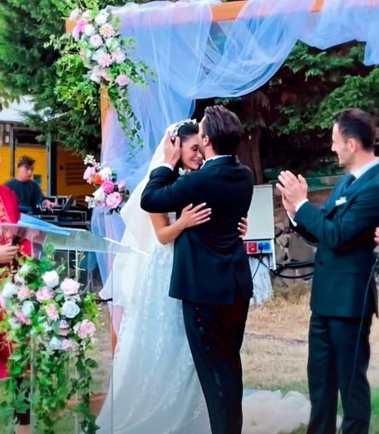 Oyuncu Sitare Akbaş ile Cengiz Orhonlu evlendi
