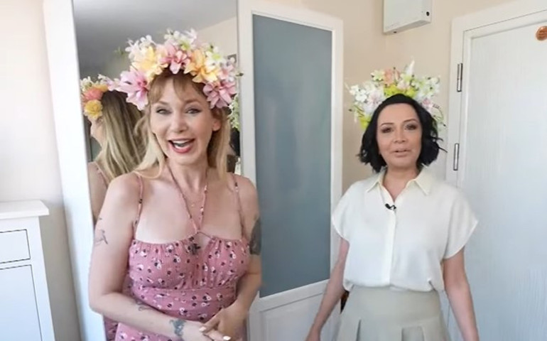 Ünlü şarkıcı tüm olumsuzluklara rağmen Boğaz manzarası için bu evde yaşıyor