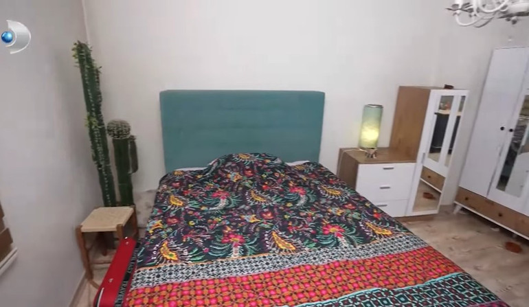 Ünlü şarkıcı tüm olumsuzluklara rağmen Boğaz manzarası için bu evde yaşıyor