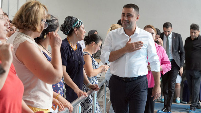 Çukurova’da engel yok… Güney Kore’den sevgi getirdiler