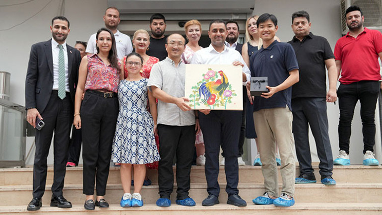 Çukurova’da engel yok… Güney Kore’den sevgi getirdiler