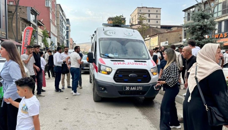 Yoldan geçen doktor 1 yaşındaki bebeğin hayatını kurtardı