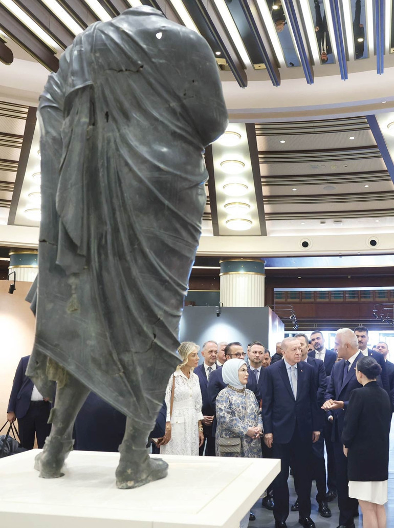 65 yıl sonra eve döndü, Marcus Aurelius’a ilk ziyaret