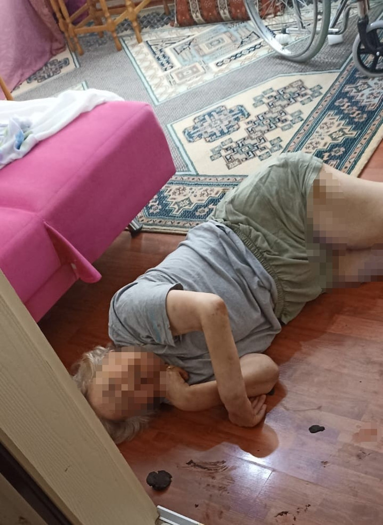 Böyle evlat olmaz olsun Cani doktordan yatalak annesine işkence: Saatlerce darbetti