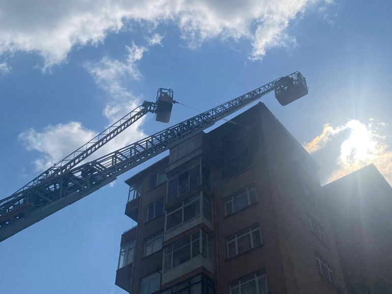 Kadıköyde 10 katlı binada yangın paniği