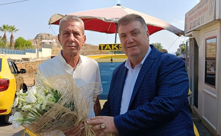 İzmirdeki 45 yıllık taksici herkesin takdirini topluyor Tek bir gün dahi başına gelmedi