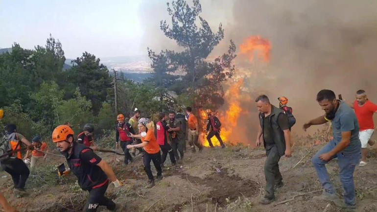Karabük’te yangın ormanı Alevlerden son anda kurtulan işçinin sorduğu ilk soru duygulandırdı