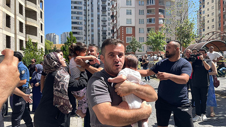 Kayseride 14 katlı apartmanda çıkan yangın söndürüldü