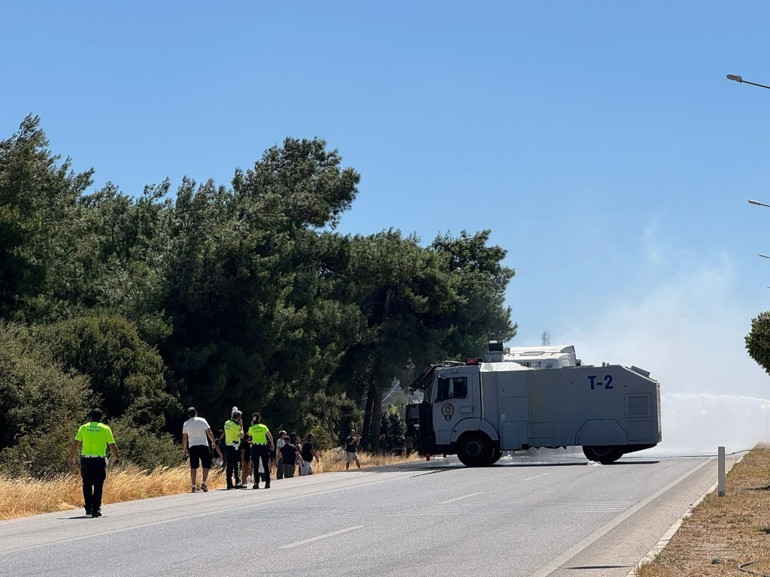 Çanakkale, Bolu ve Manisada orman yangını... Çanakkale Havalimanı uçuşa kapatıldı: Villalar küle döndü Manisa’da bir gözaltı