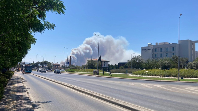 Çanakkale, Bolu ve Manisada orman yangını... Çanakkale Havalimanı uçuşa kapatıldı: Villalar küle döndü Manisa’da bir gözaltı