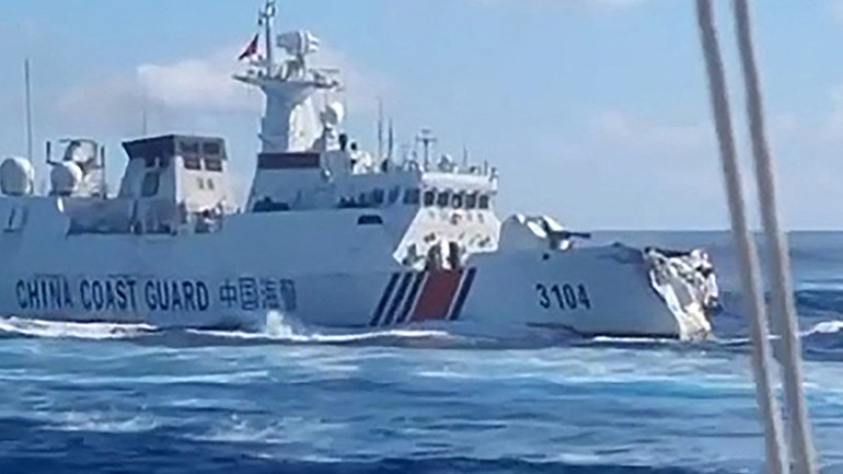 Pasifikte Çin gemileri çarpıştı